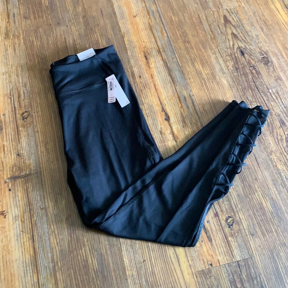 Victoria Secret-Size 10 Incredible essential legging -NWT